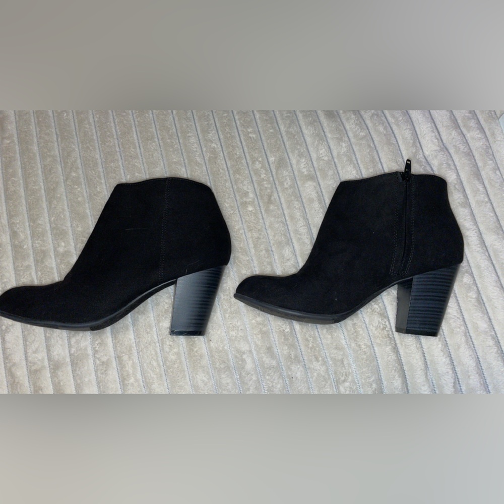 Black Old Navy booties - Size 10